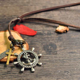 新款轮船方向盘金属吊坠 男女通用超纤皮项链 韩版时尚饰品批发