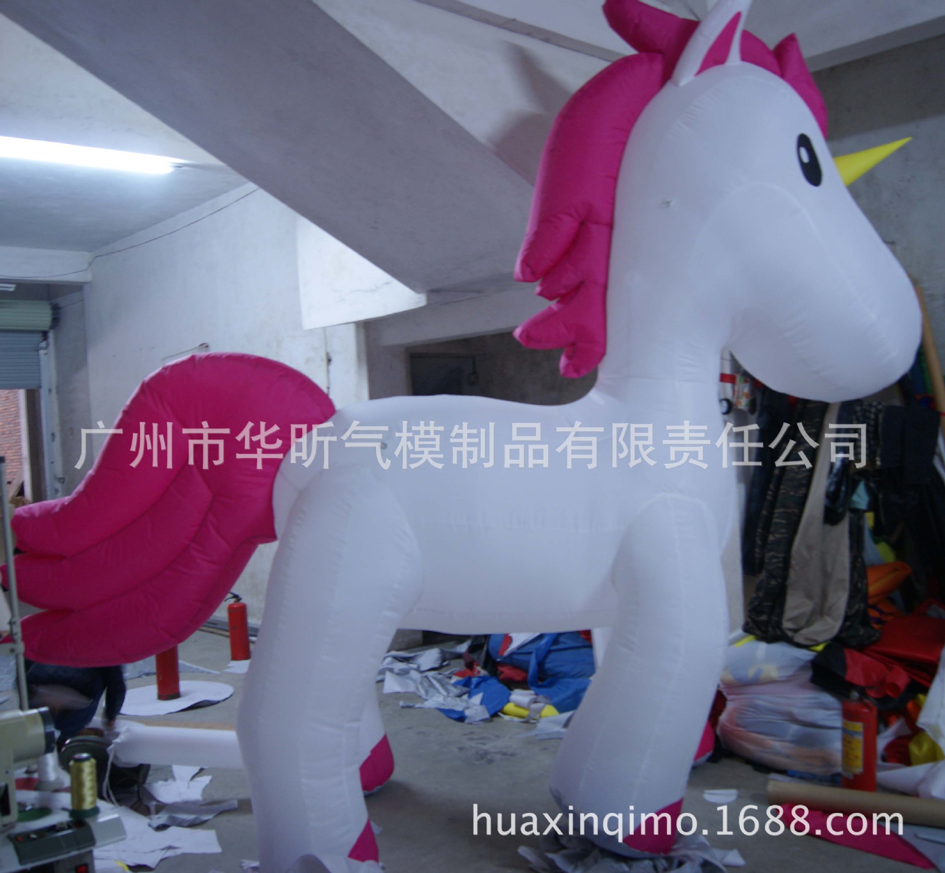 厂家批发 活动行走充气卡通白马气模 广告充气模型 卡通人偶