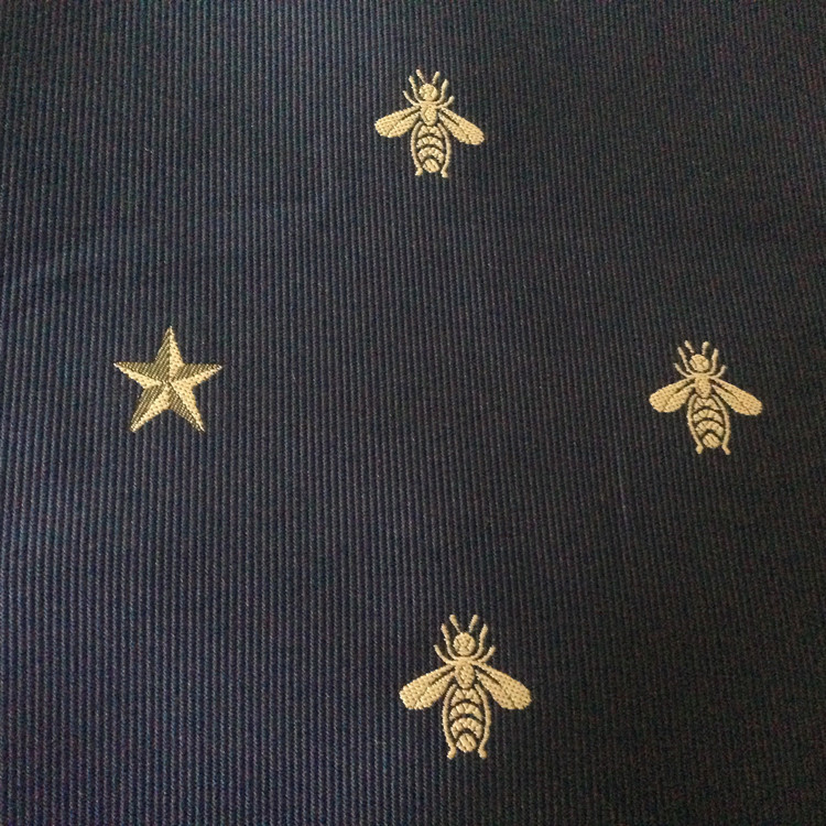 图案定V制王凯同款 蜜蜂五角星色织提花面料 棒球服夹克面料
