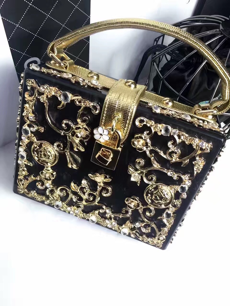 Black White Gold Arylic Flower Hollow Square Evening Bags display picture 19