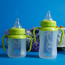 大草原婴儿奶瓶 PP手柄自动吸管防漏防摔 宽口径液体硅胶奶瓶