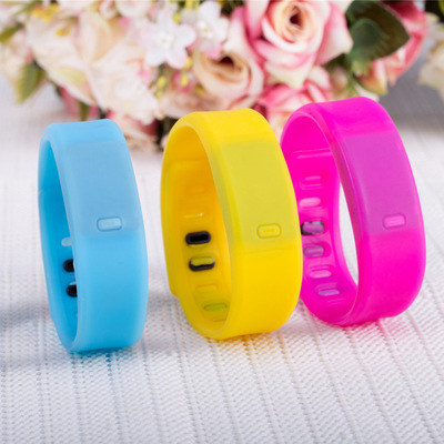 外贸热销简约电子表 硅胶时尚礼品表现货批发 硅胶LED电子手环表|ru