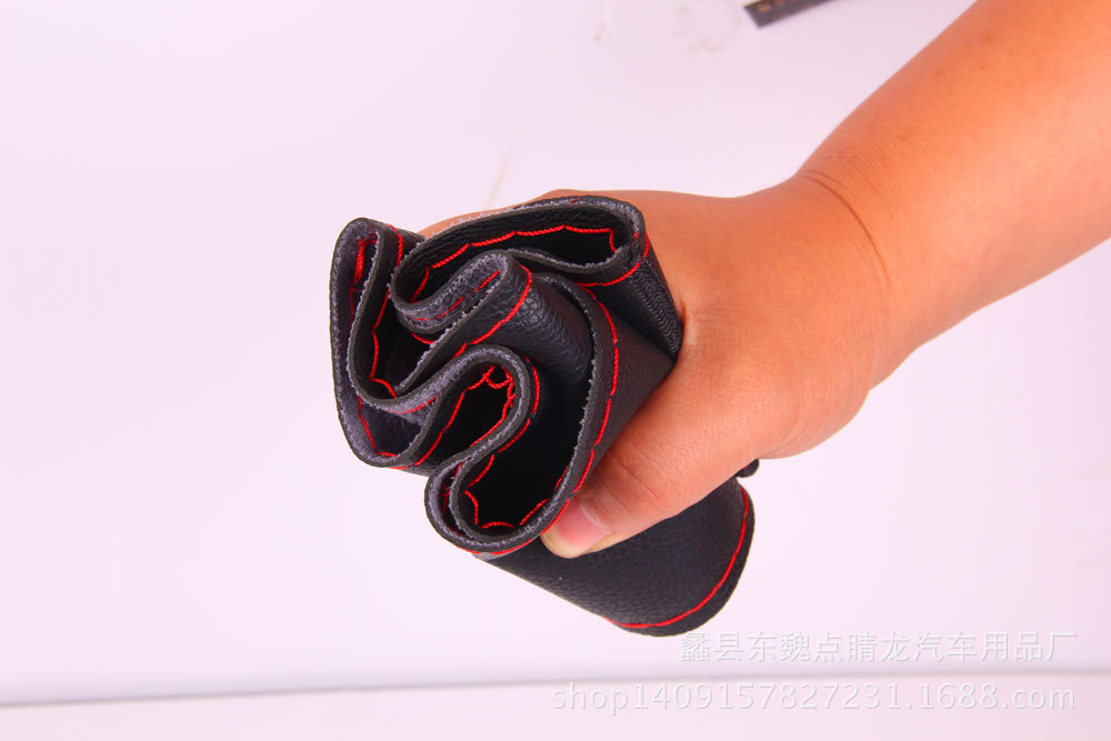 Hand-Stitched Steering Wheel Cover, Microfiber Leather, Sweat-Absorbent, Breathable, Non-Slip, Universal for All Seasons, Comfortable Microfiber Material