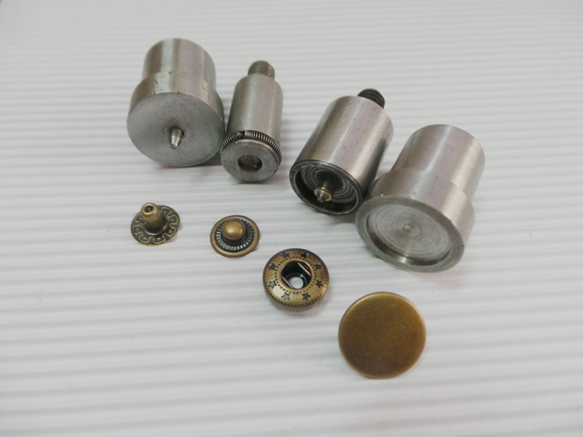 练达供应 831钮633钮急钮模具 四合扣打钮模具 打扣机手啤机手压-阿里巴巴
