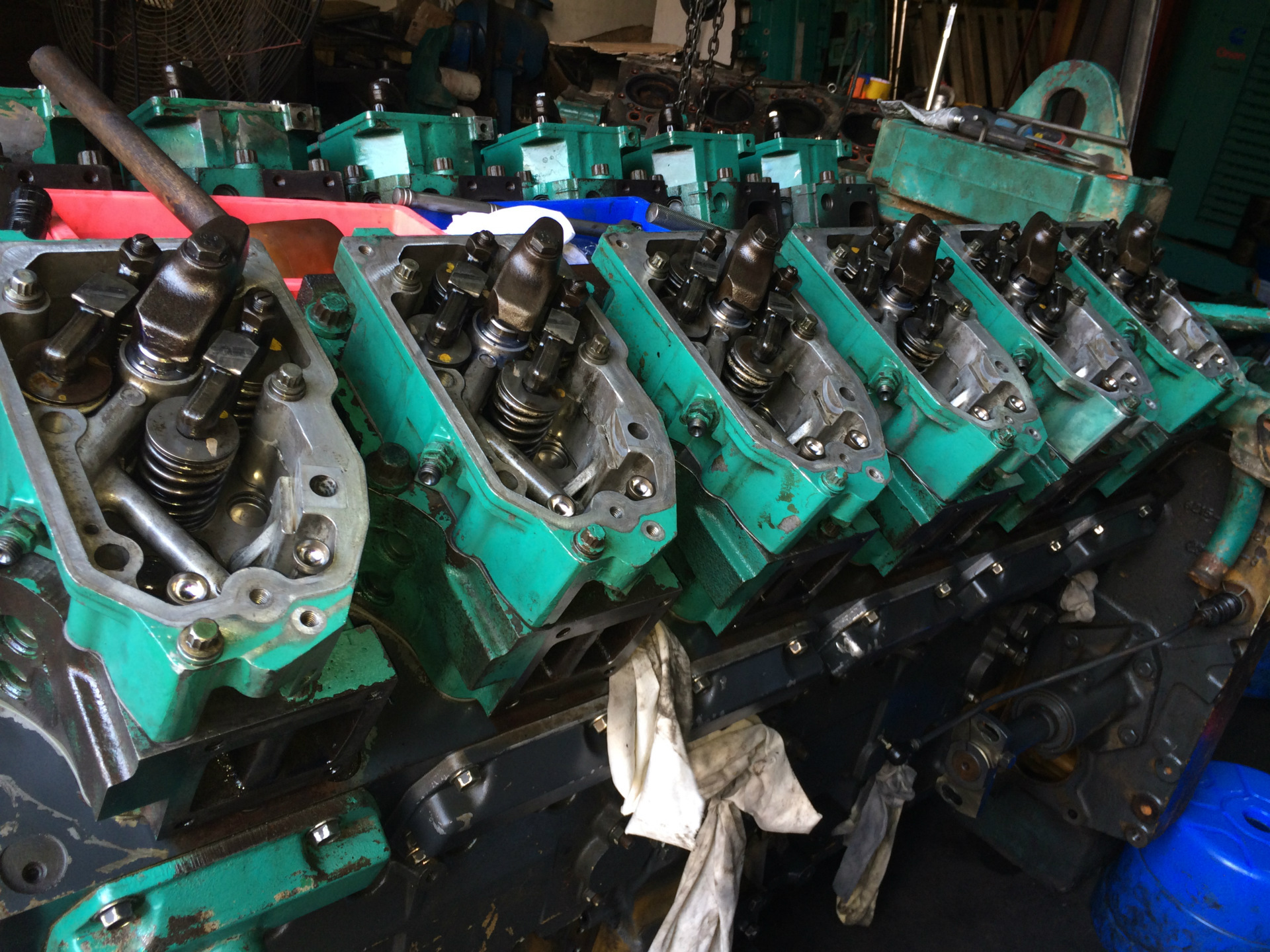 供应美国维修康明斯QST30柴油发电机组全车拆车件