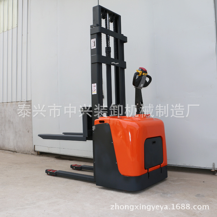 新款全电动托盘堆垛车