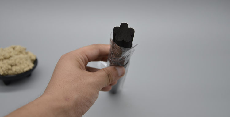 Low-Smoke Moxa Stick Ai Tiao 2.5cm x 24cm Moxibustion Bar for Home and Studio Use specifications