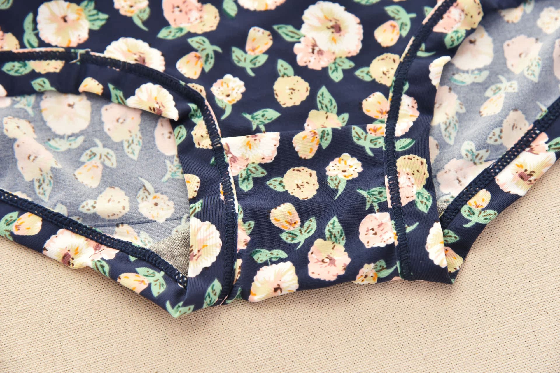 Slip jeunesse en soie Ice - Ref 654921 Image 42