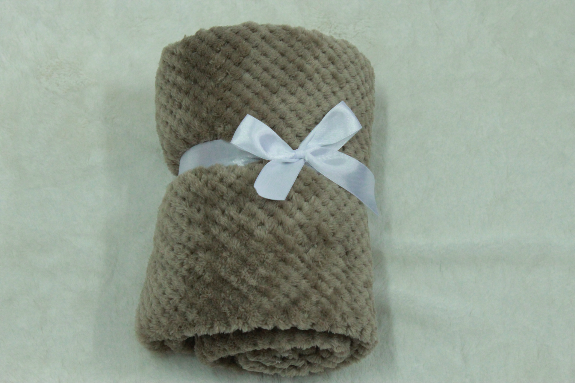 Supply Small Size Pineapple Grid Mesh Blanket Beibei Velvet Blanket Blanket Summer