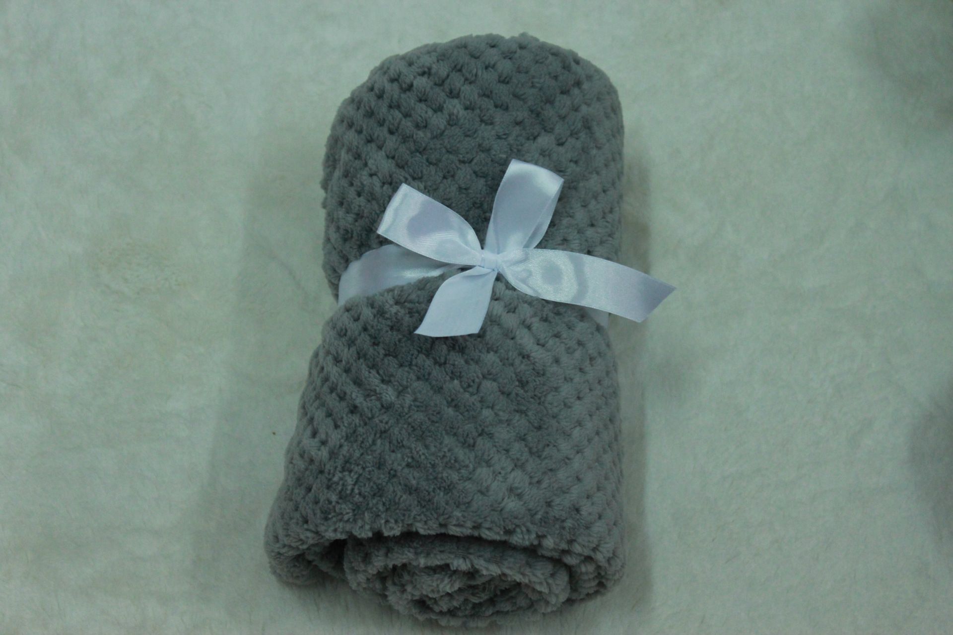 Supply Small Size Pineapple Grid Mesh Blanket Beibei Velvet Blanket Blanket Summer