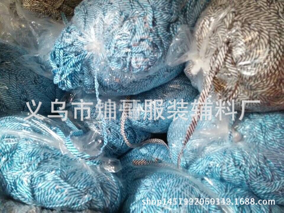 2560434570_404664182