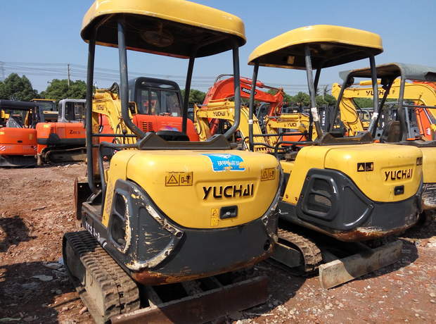 品质保证：供应广西玉柴20挖掘机.二手玉柴13.35小型挖机