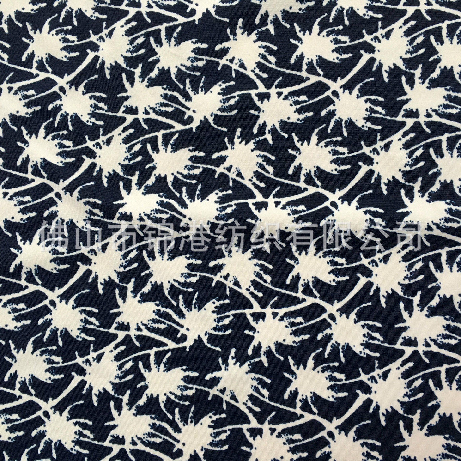 供应舒适亲肤经编涤纶哑光泳布数码印花布 运动瑜伽时装内衣面料