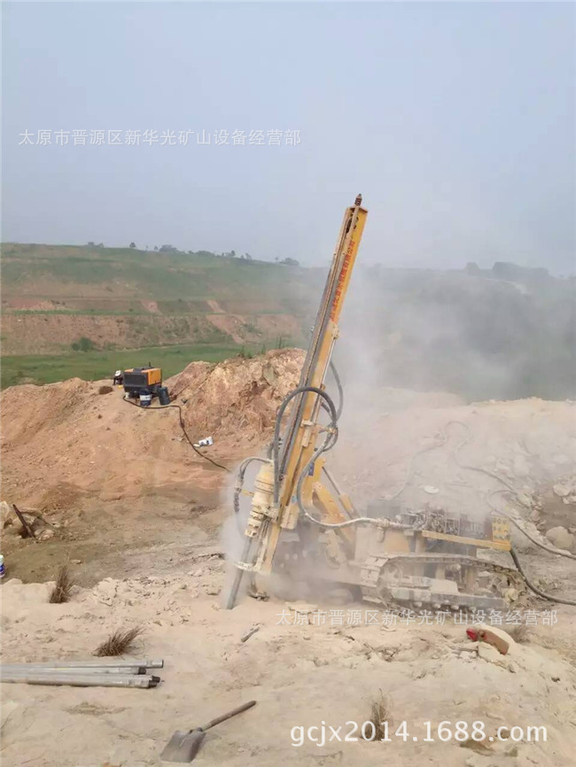 履带式潜孔钻车