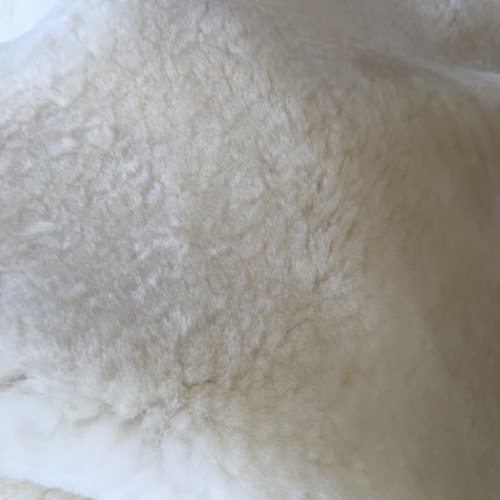 澳洲真羊剪绒皮毛一体整张羊皮纯绵羊皮鞋里皮服装内胆染色羊皮料-阿里巴巴