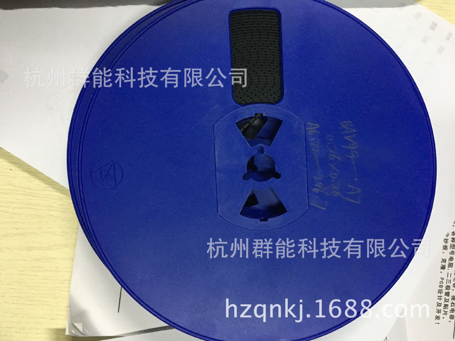 贴片 SLS401 P-channel     R1