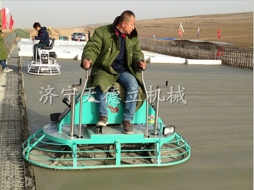 驾驶型抹光机实物图1