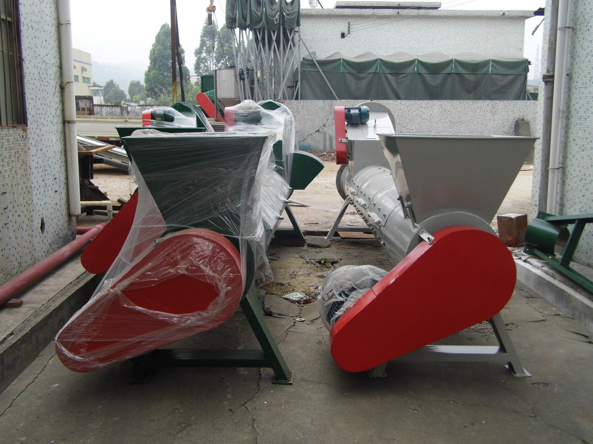 甘肃环保机械厂家供应废塑料瓶脱标机鼎祥研发制全国出售