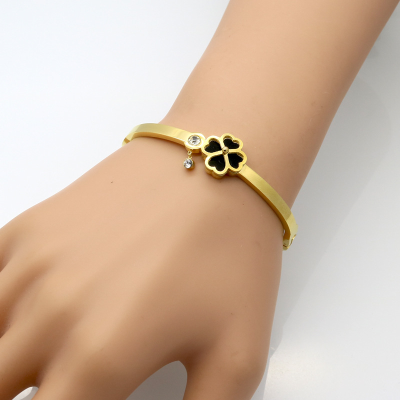 Wholesale Elegant Four Leaf Clover Titanium Steel 18k Gold Plated Rhinestones Bangle display picture 6