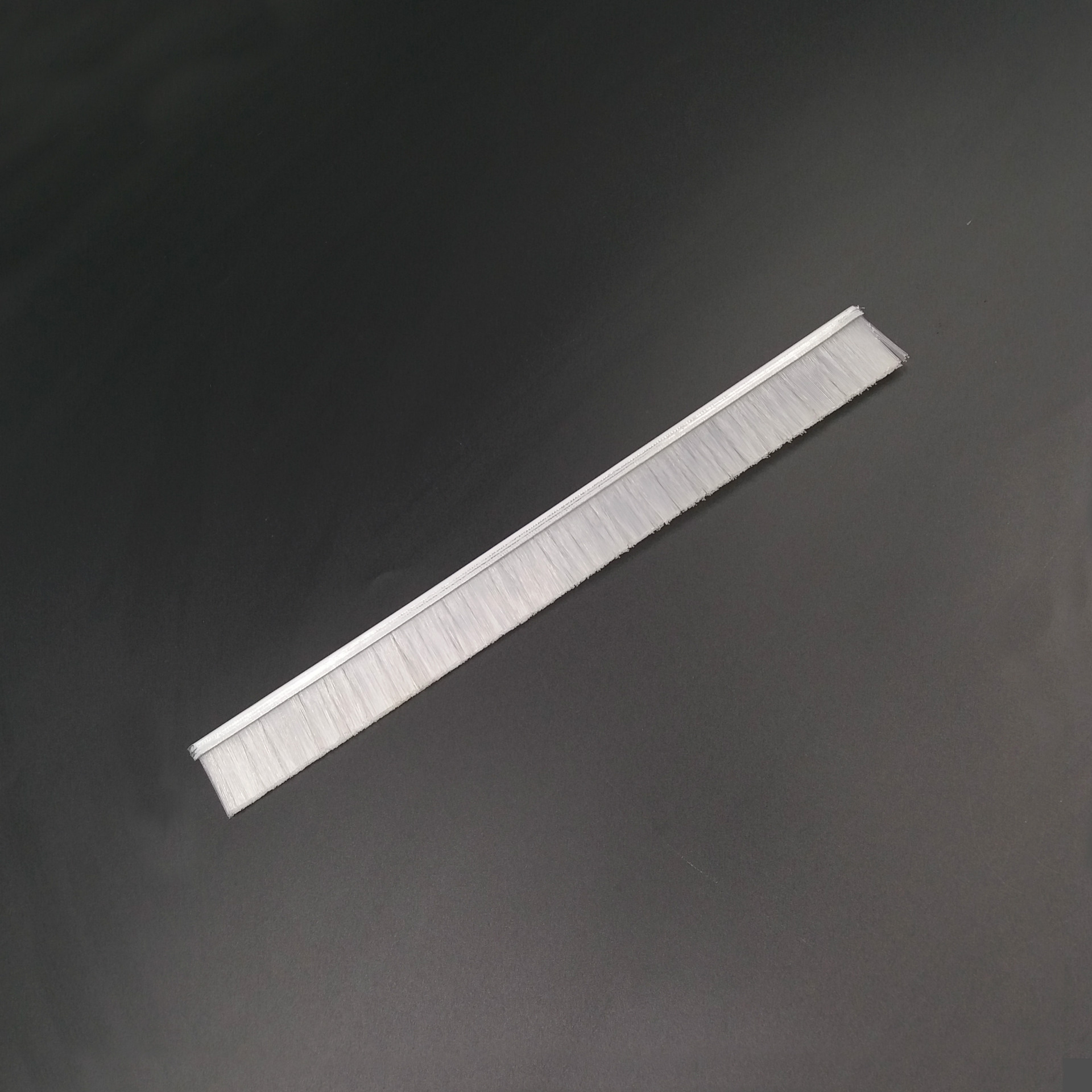 工厂直供 机柜密封刷 设备防尘刷 钣金机箱毛刷 密封铁皮刷