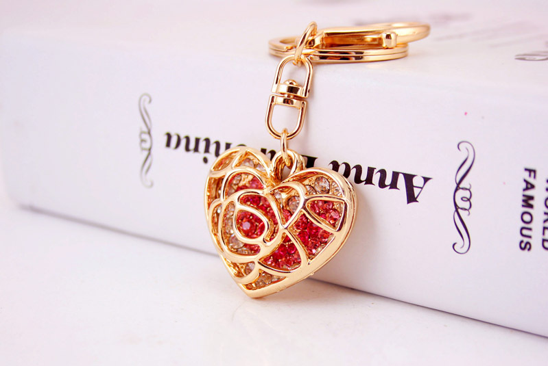 35g Weight Alloy, Metal Material Heart Pattern Unisex Gender Pink, Purple, Red, Blue, Peach Color Creative Cute Diamond Hollow Peach Heart Car Keychain Couple Key Chain Love Metal Pendant 3