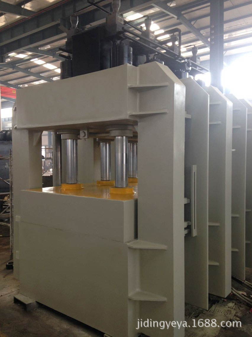 滕州吉鼎机械门板压花机6