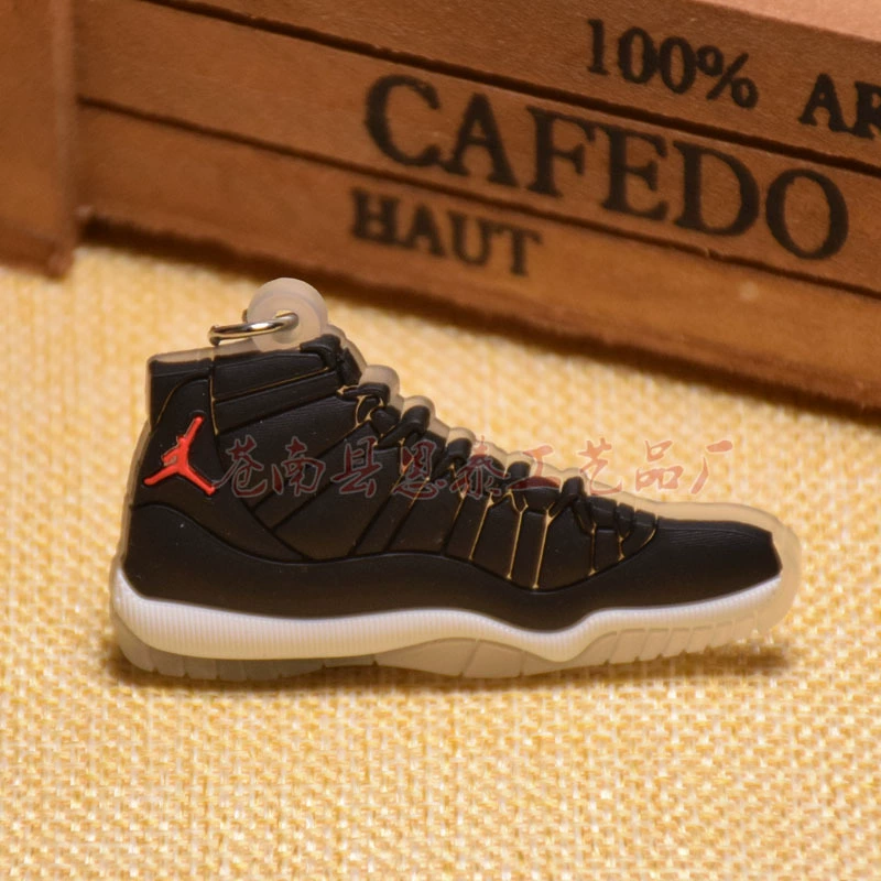Брелок (Air Jordan) миниатюрная кроссовка Jordan 11, мягкий PVC, 6×3.5 см, легкая коллекционная вещь