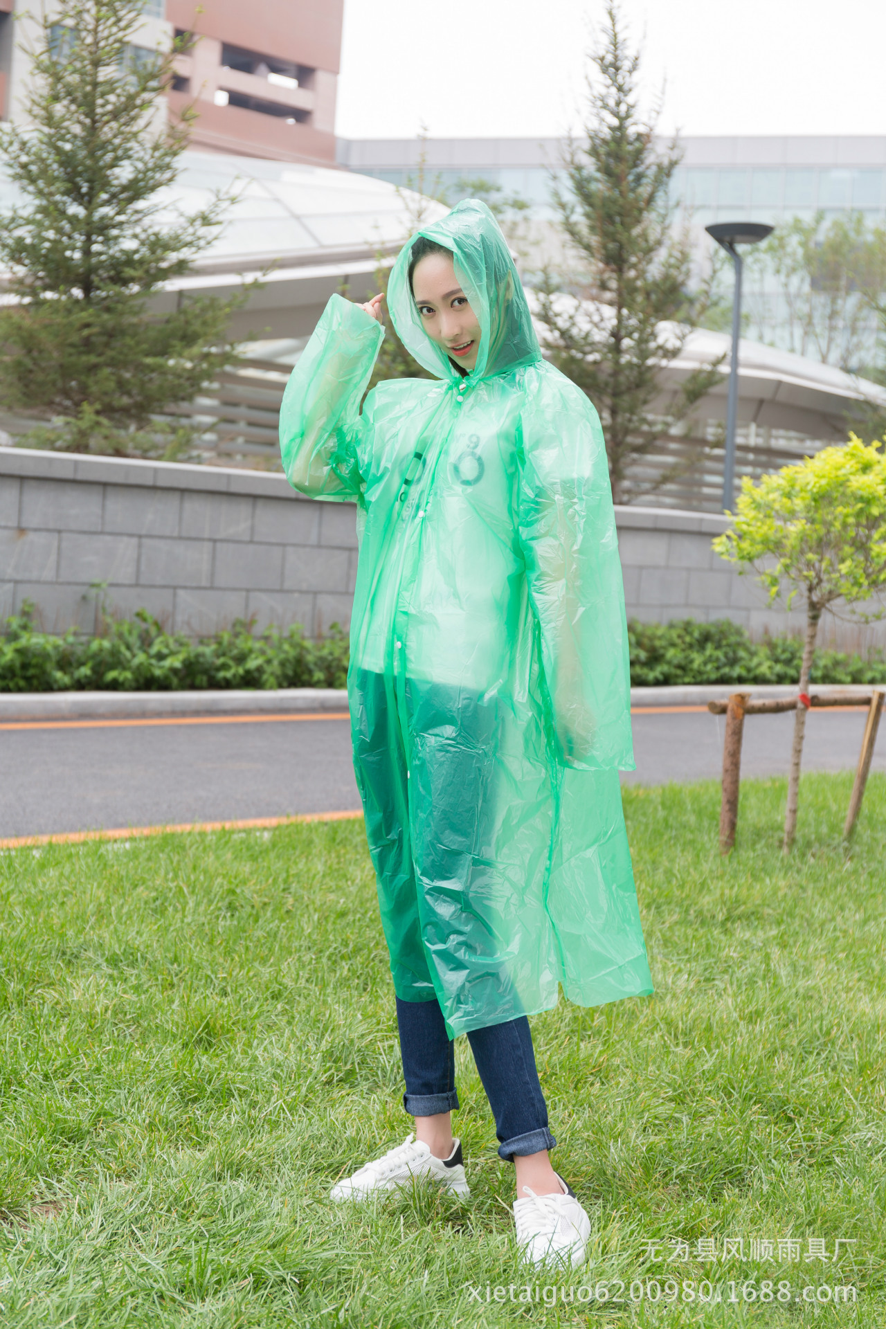 斗篷式EVA雨衣雨披男童女童学生儿童雨衣定制批发-阿里巴巴