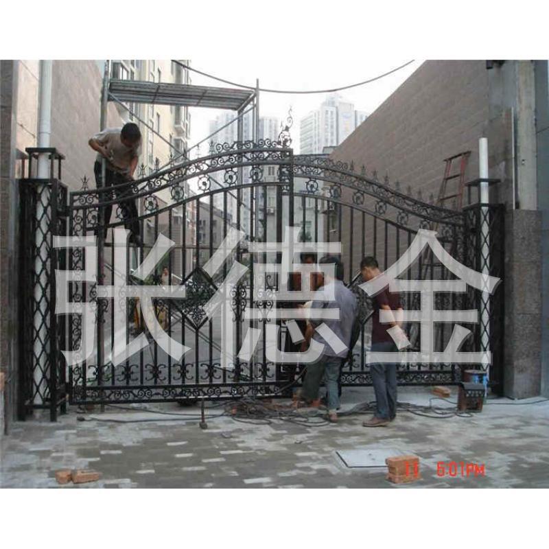 铁艺护栏。铁艺门。卷帘门。电动门。广告门。钢结构。