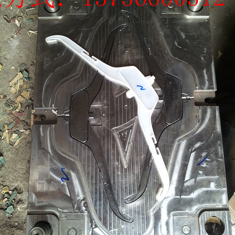 厂家制造塑料注塑防滑衣架 裤架模具 塑胶衣柜衣架 衣服撑子模具