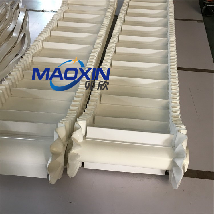 石英砂生产线用PVC裙边提升带  木地板开槽设备PVC挡板输送带