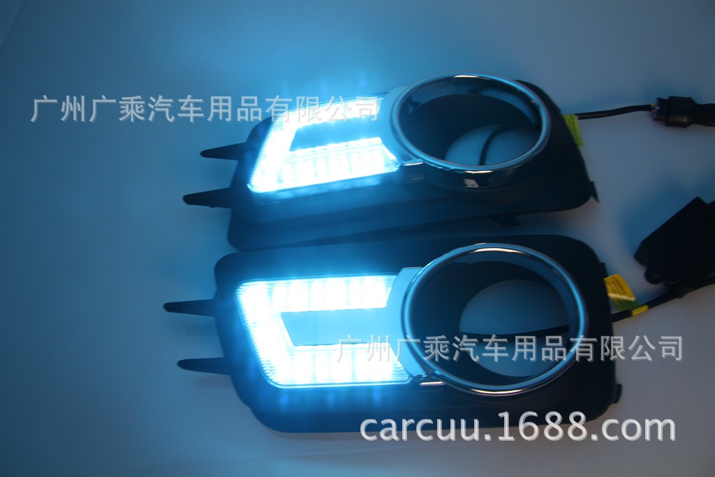 Adecuado para 10-13 Volkswagen Tiguan coche especial luz diurna LED luz de conducción Luz de niebla modificación