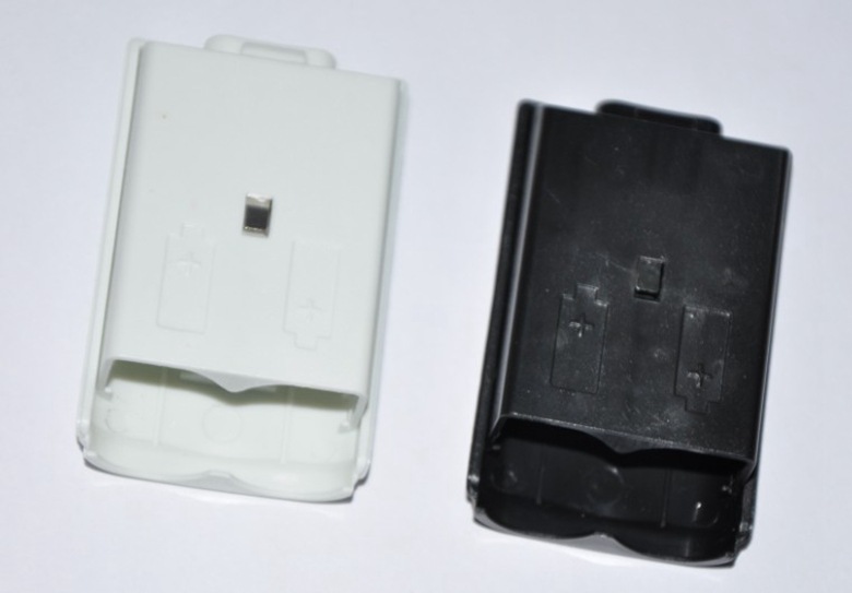XBOX360 wireless handle black and white battery cover