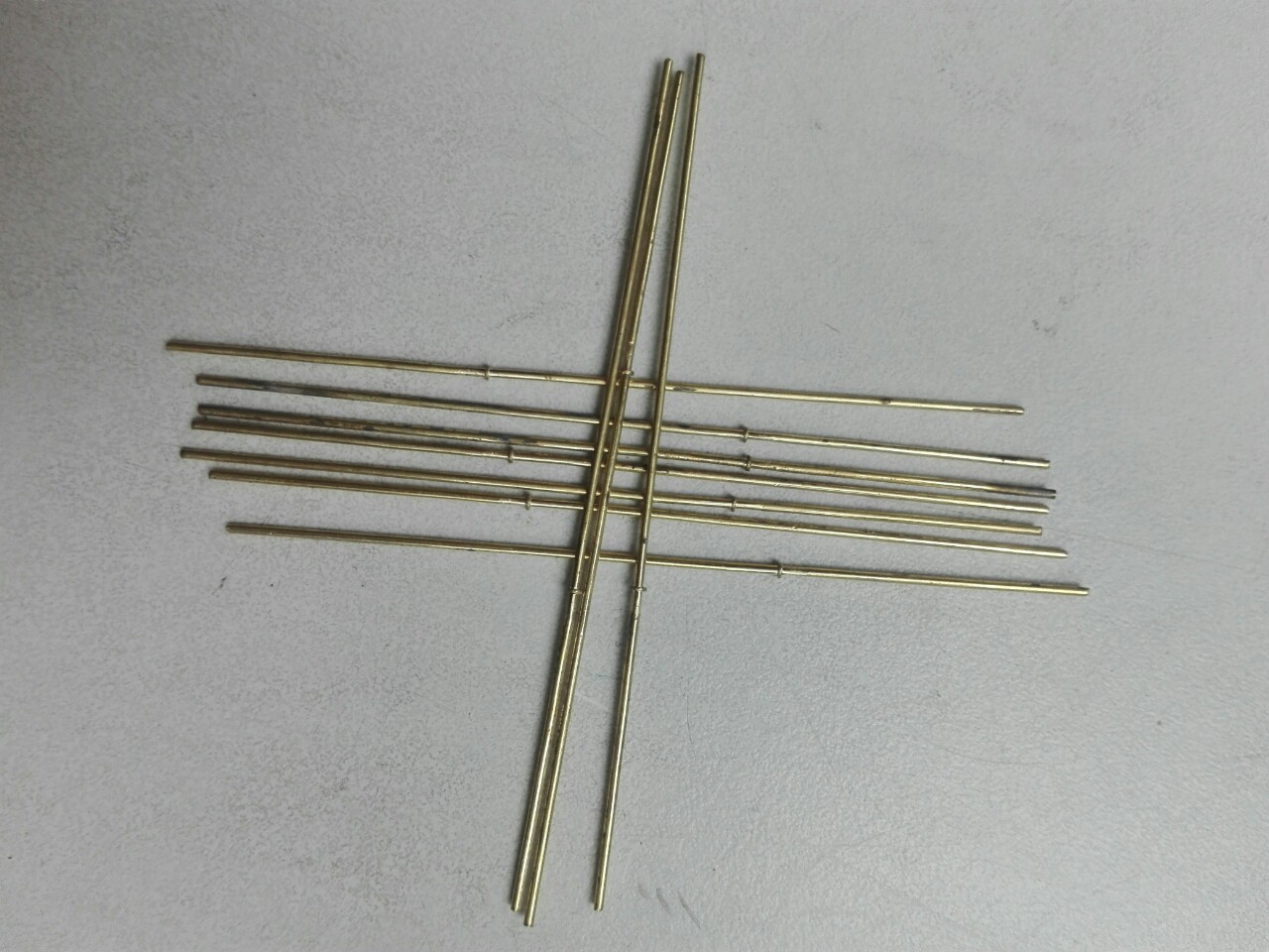 专业生产各种穿心电阻导针，插针，导电针