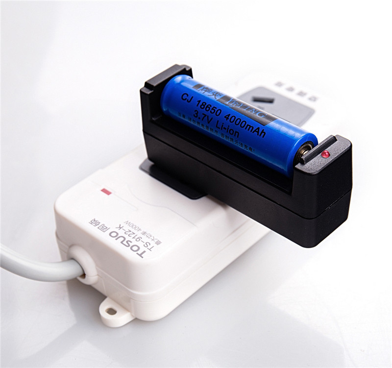 跨境18650电池充电器小风扇头灯推剪手电筒锂电充电器 正反可充