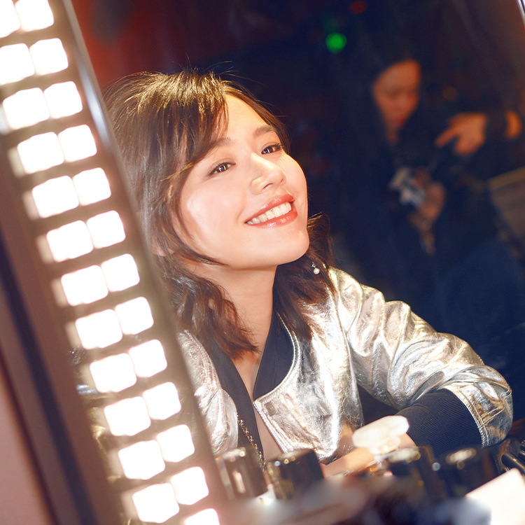 679f6337jw1f2yffgzmzxj23qc2ale