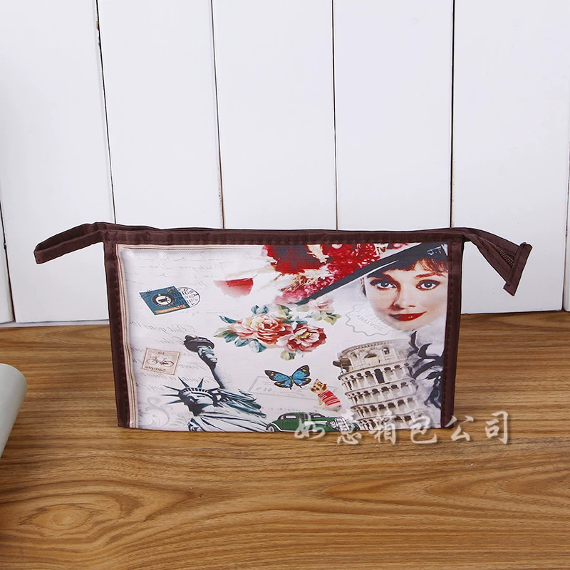 Quality polyurethane small clutch bag, chain with zipper, new collection, Korean style