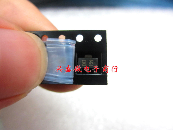 2SD1766 T100R 丝印DBRN SOT89 R档 32V 2A 贴片三极管 原装正品