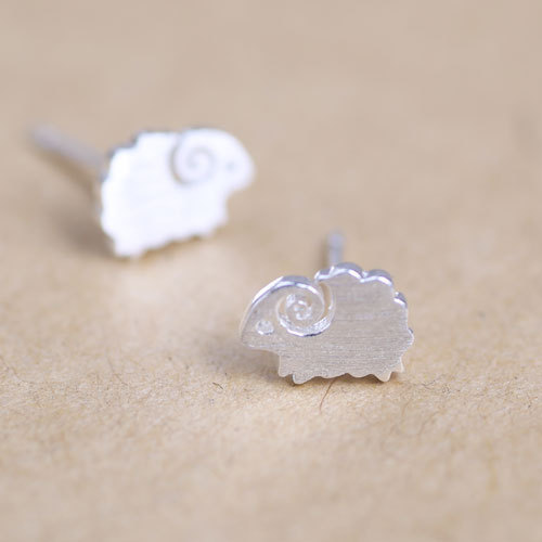 Cute Little Sheep Animal Ear Stud Alloy Plating Simple Matte Sheep Ear Pin Wholesale display picture 2