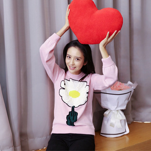 粉色立体花朵毛衣图片_粉色立体花朵毛衣图片