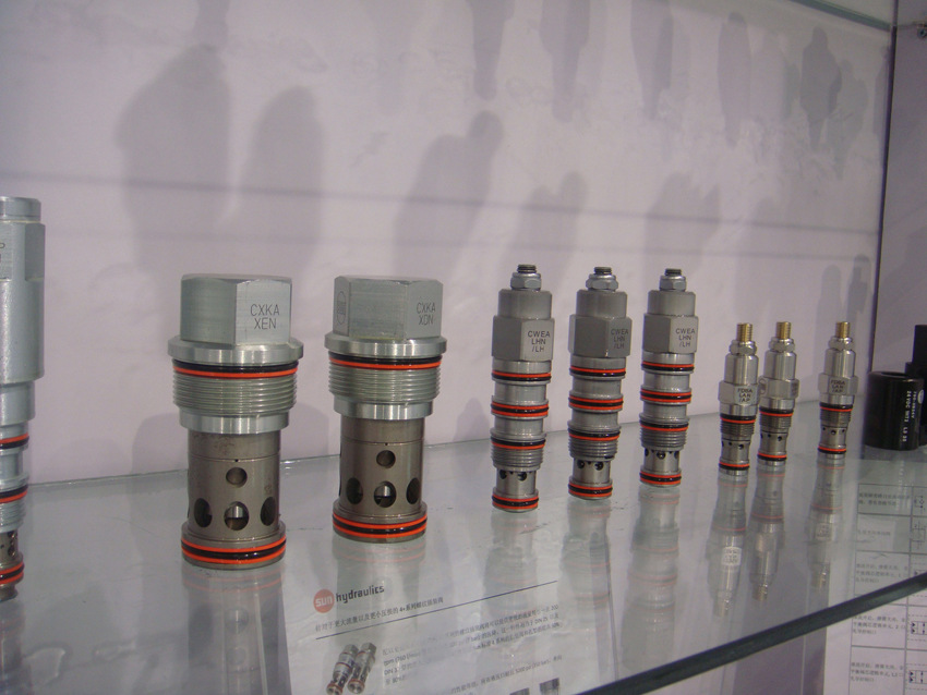 SUN阀 CWEG-LFN 导压比5:1 , 带外接口 平衡阀流量: 120 L/min.