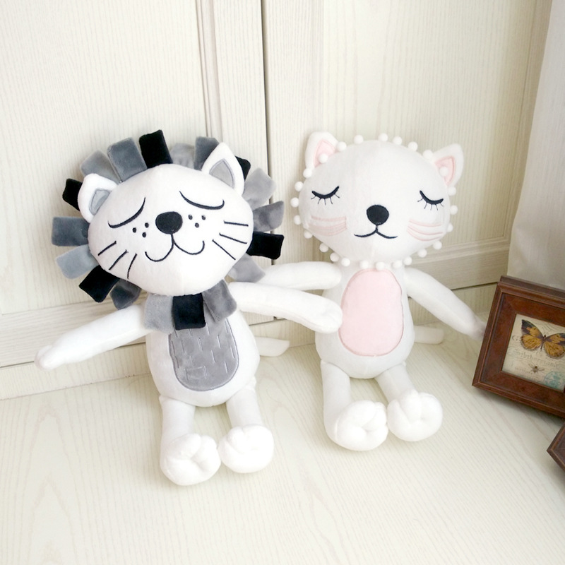 Comforting plush cat lion