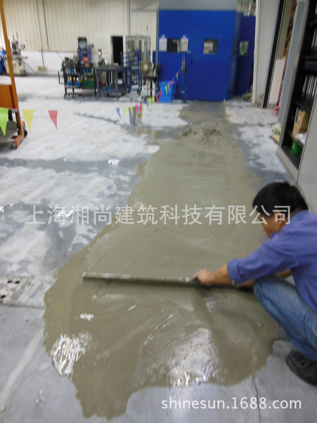 5先将1.5CM一高部分差处用快干高**遍强材料找平,待干透