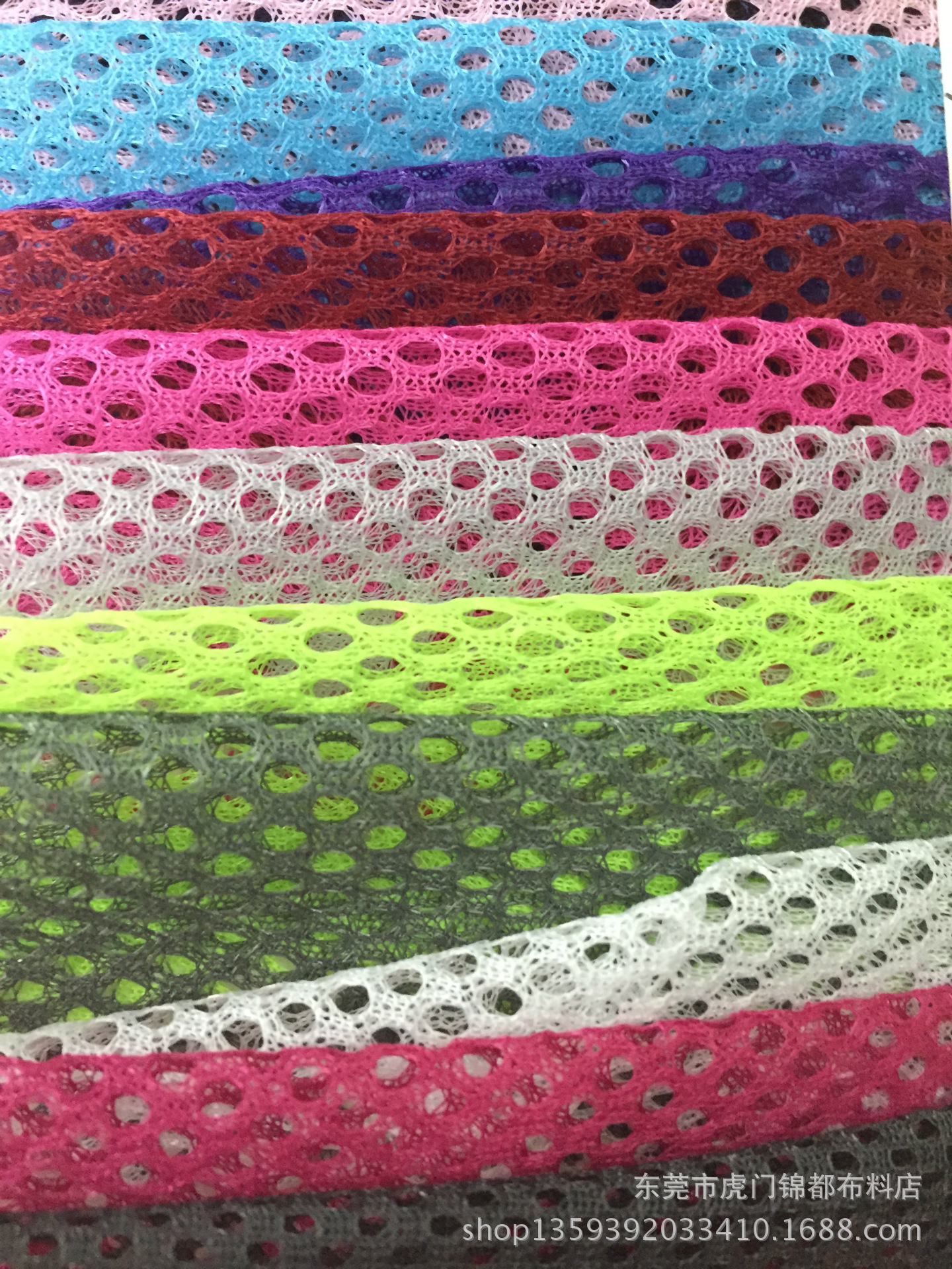 现货供应各个颜色COO3涤纶运动服装用料洗衣袋用布婚纱网布网眼布