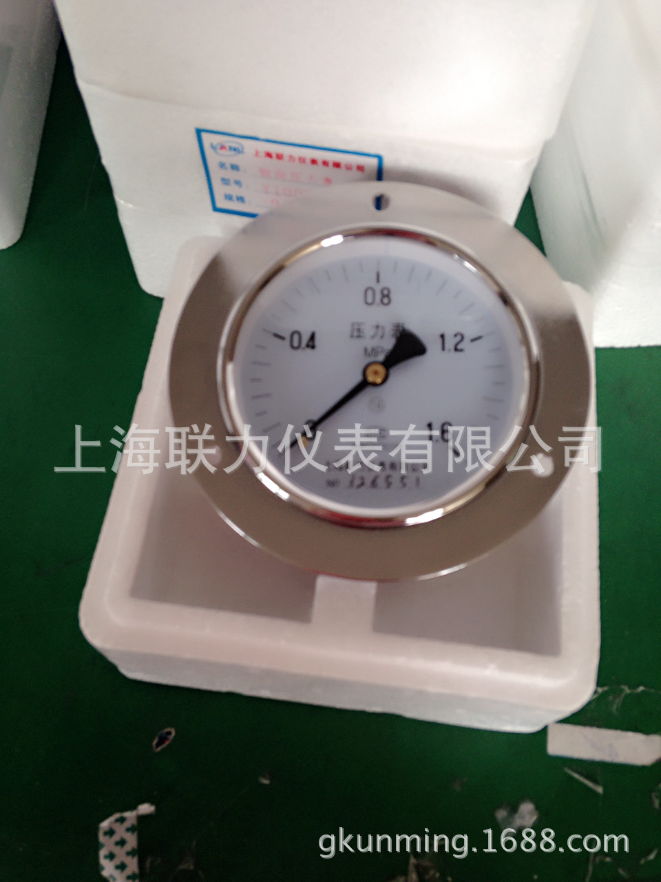 上海仪表生产供应 Y100ZT面板式轴向带边压力表 气压水压真空表
