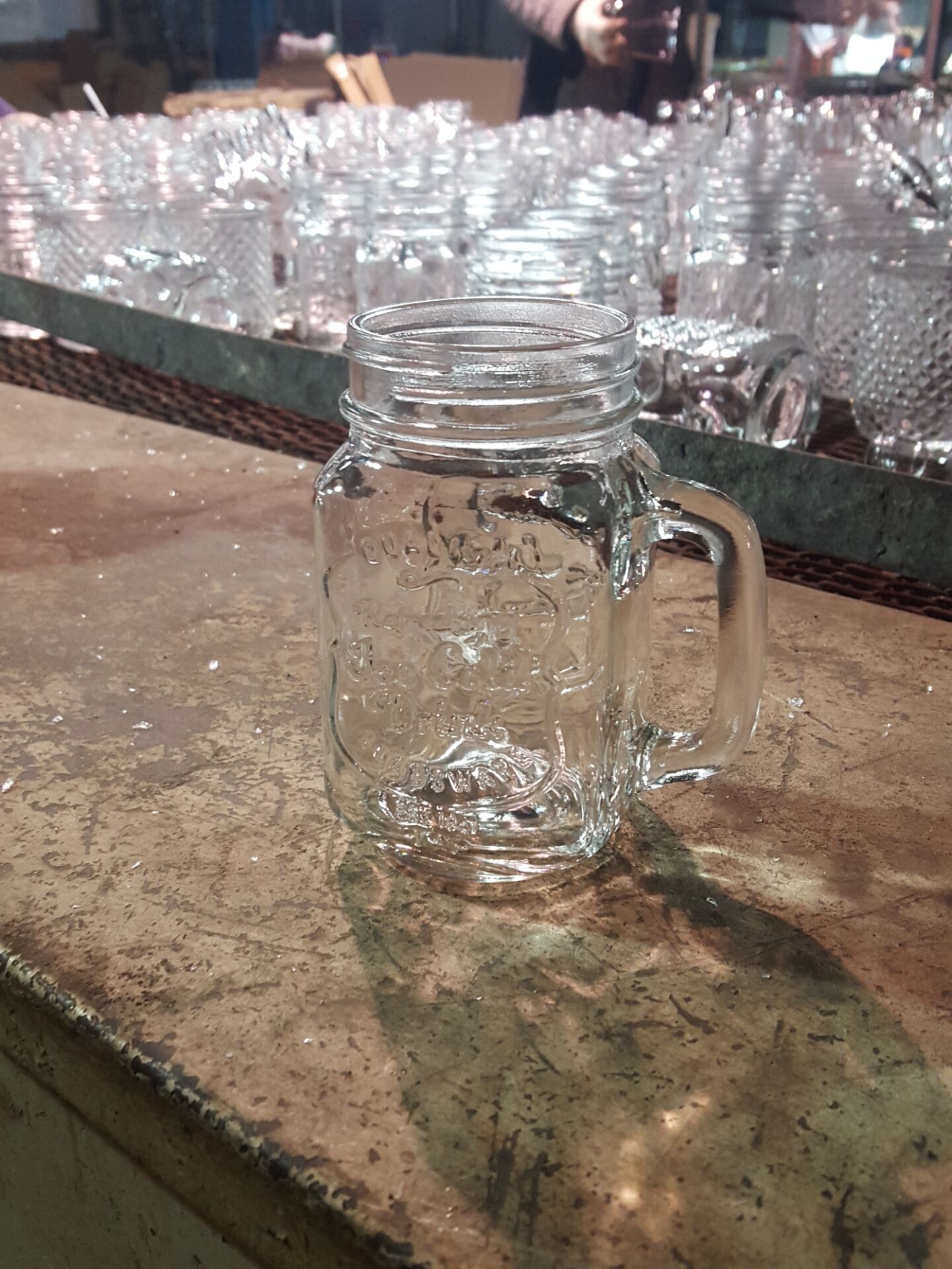 厂家直销玻璃饮料杯 公鸡杯 带孔饮料杯 把子杯