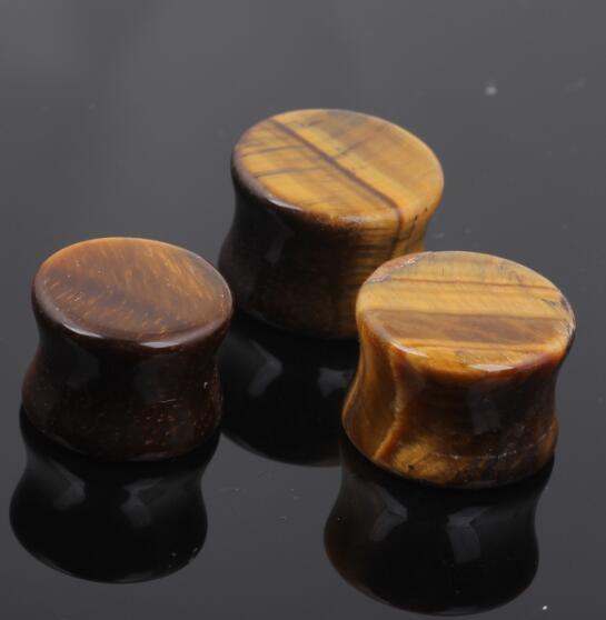 Pointed titanium steel lip stud product view