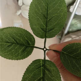 供应仿真花叶B8图片色 四叉丝印玫瑰叶 玫瑰花装饰叶片B8图片色布