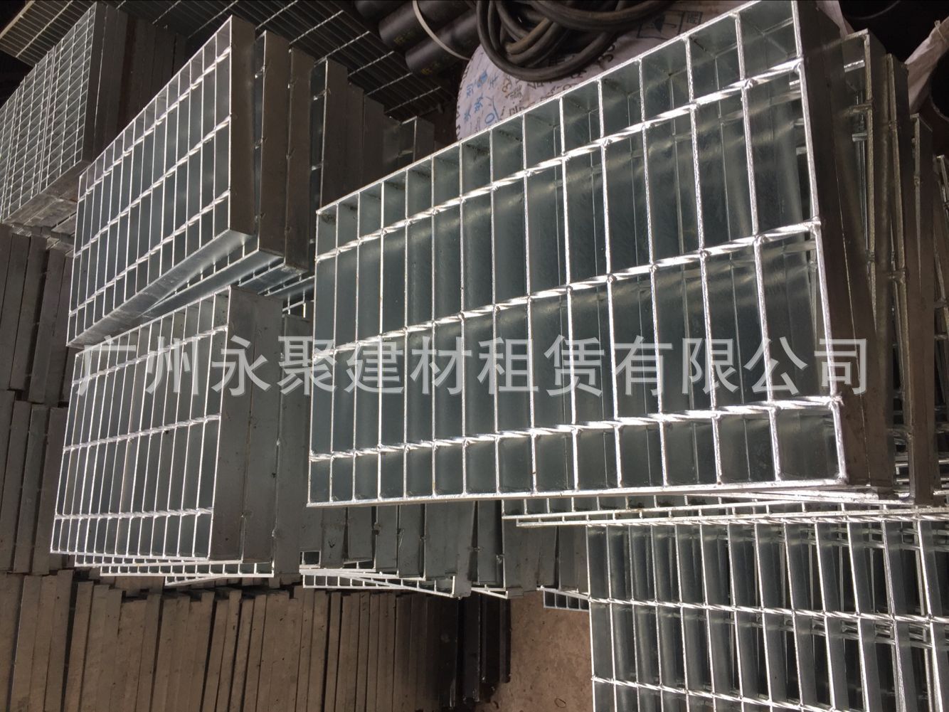 钢格板，钢格栅门丨专业钢格栅制造商。
