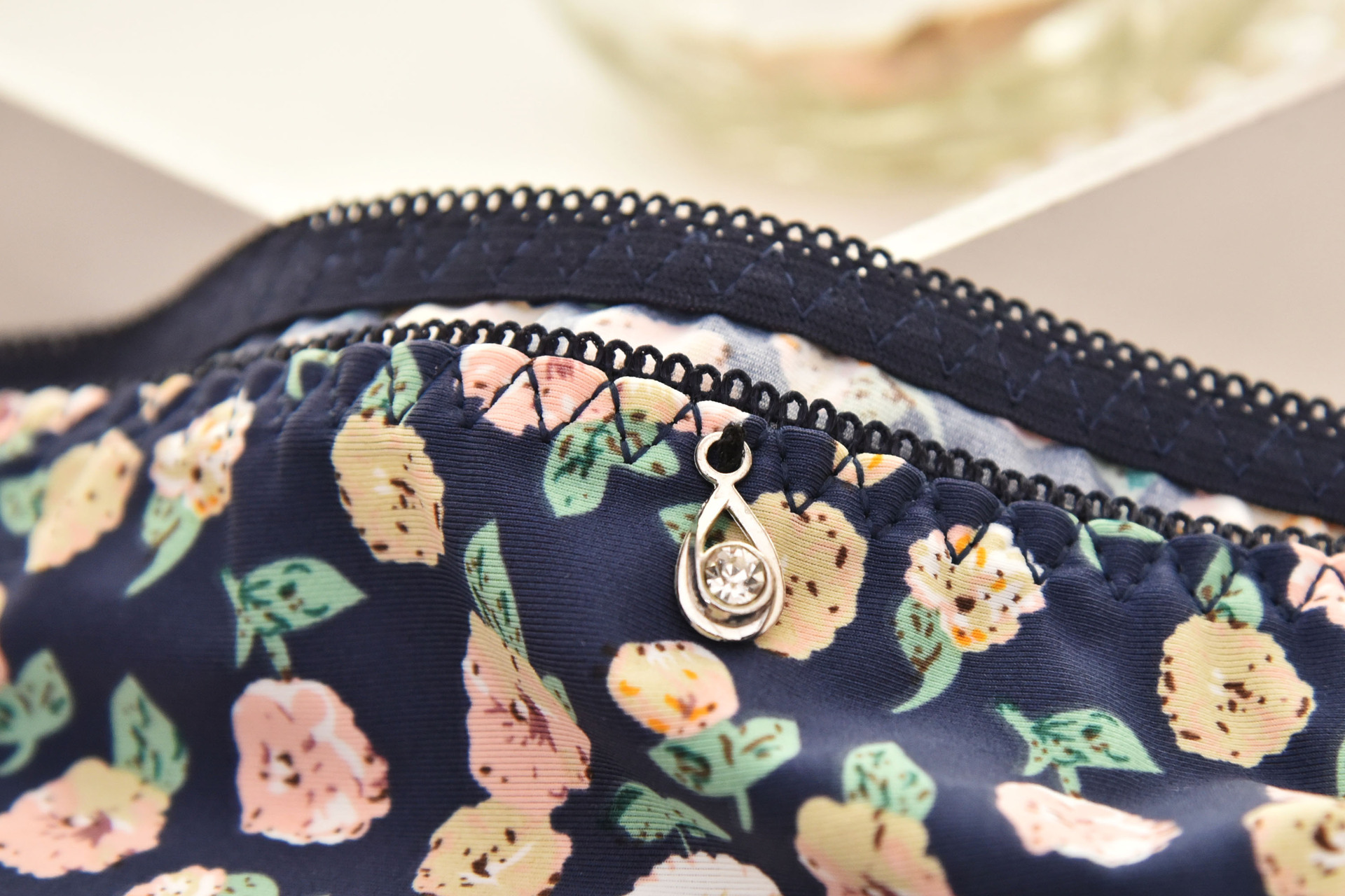 Slip jeunesse en soie Ice - Ref 654921 Image 43